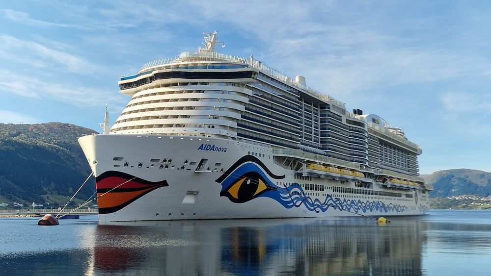 AIDAnova im Hafen
